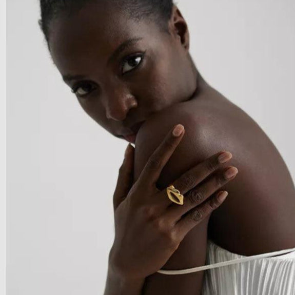 Buella Chunky Gold Lips Ring rings Shopella