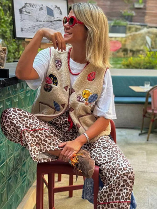 Lambswool vest with appliqué embroidery kakaclo Cracker khaki S